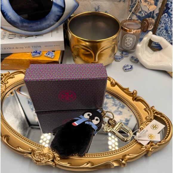 🆕 TORY BURCH 🧿 NWT NIB Pete the Penguin Keychain / Key Fob - Picture 2 of 12